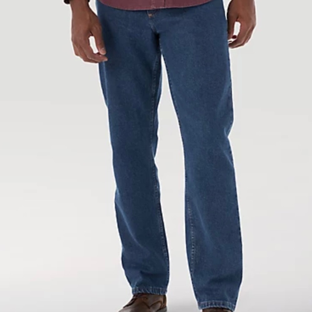 Men’s Wrangler 32/30 Relaxed Fit Medium Wash Jeans
